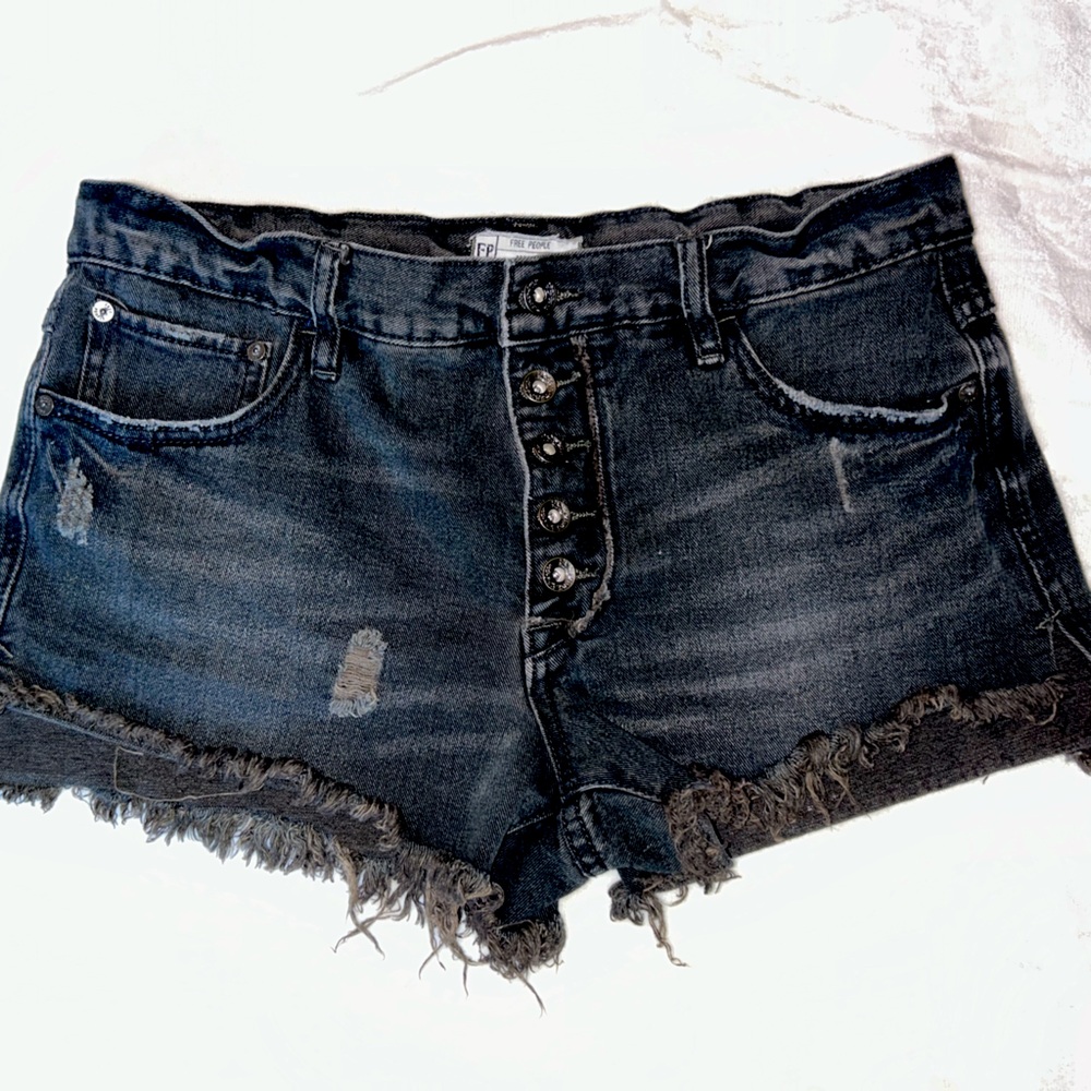 Free People short denim shorts size 28